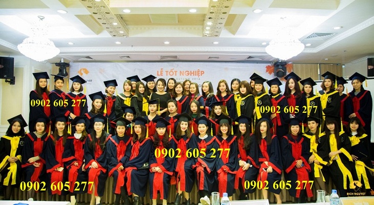 May áo tốt nghiệp cho học sinh lớp 12 ra trường