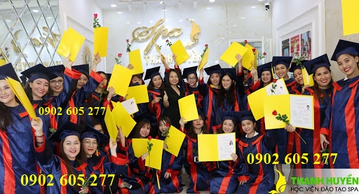Áo tốt nghiệp cho các học viên tại trung tâm spa-tphcm